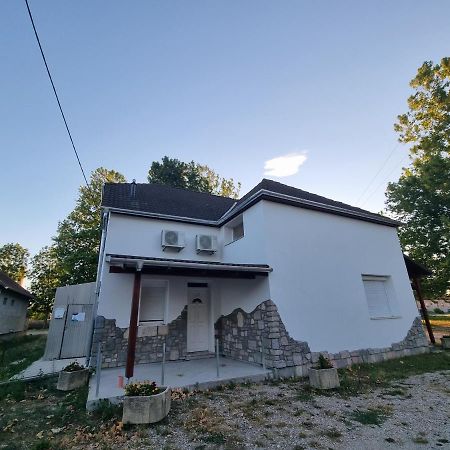 Sosto Apartman Szekesfehervar Bagian luar foto