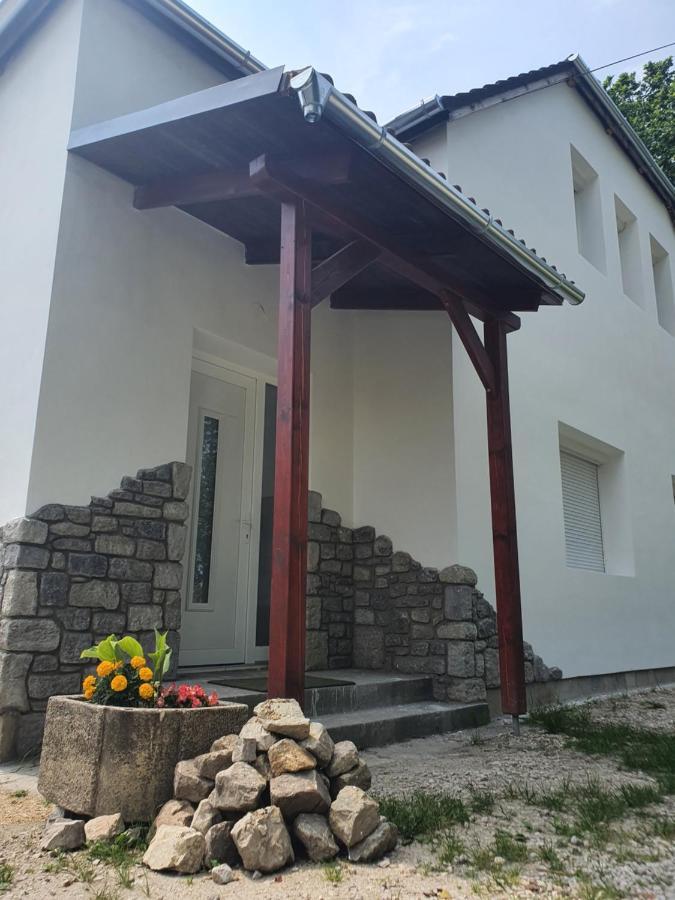 Sosto Apartman Szekesfehervar Bagian luar foto