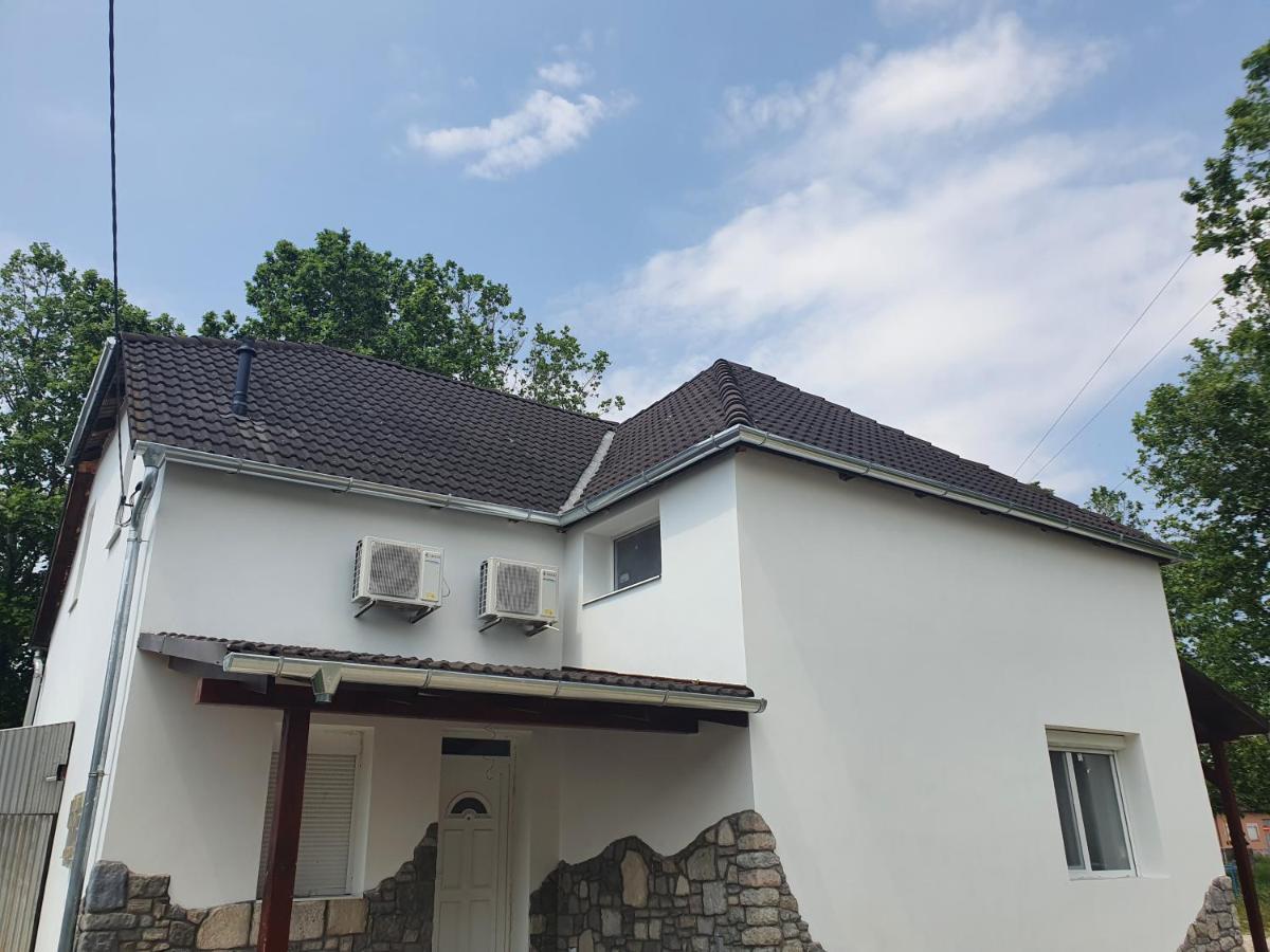Sosto Apartman Szekesfehervar Bagian luar foto