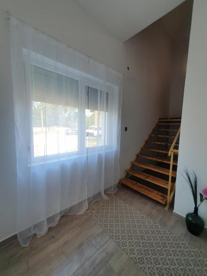 Sosto Apartman Szekesfehervar Bagian luar foto
