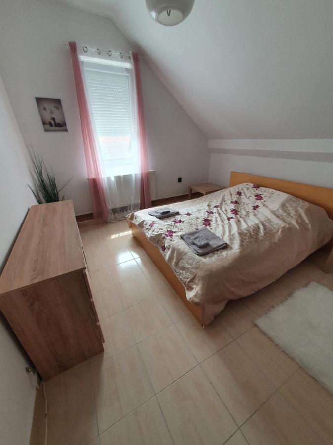 Sosto Apartman Szekesfehervar Bagian luar foto