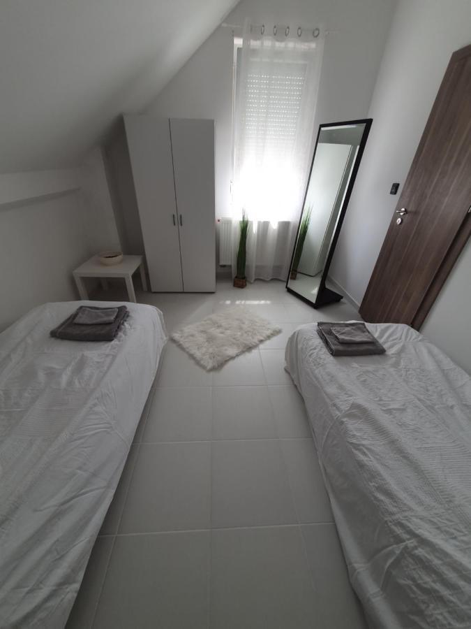 Sosto Apartman Szekesfehervar Bagian luar foto