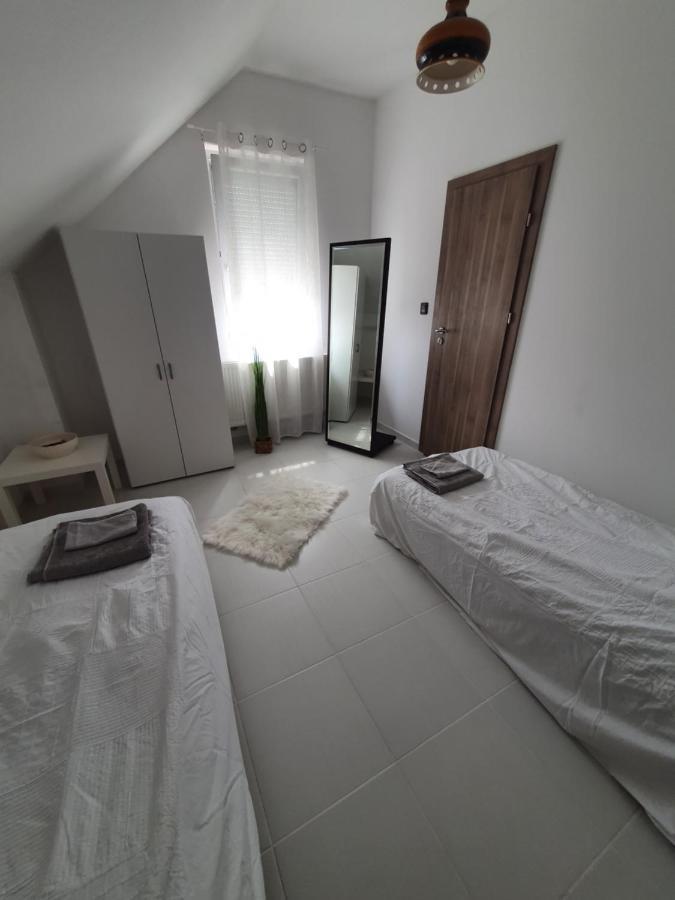 Sosto Apartman Szekesfehervar Bagian luar foto
