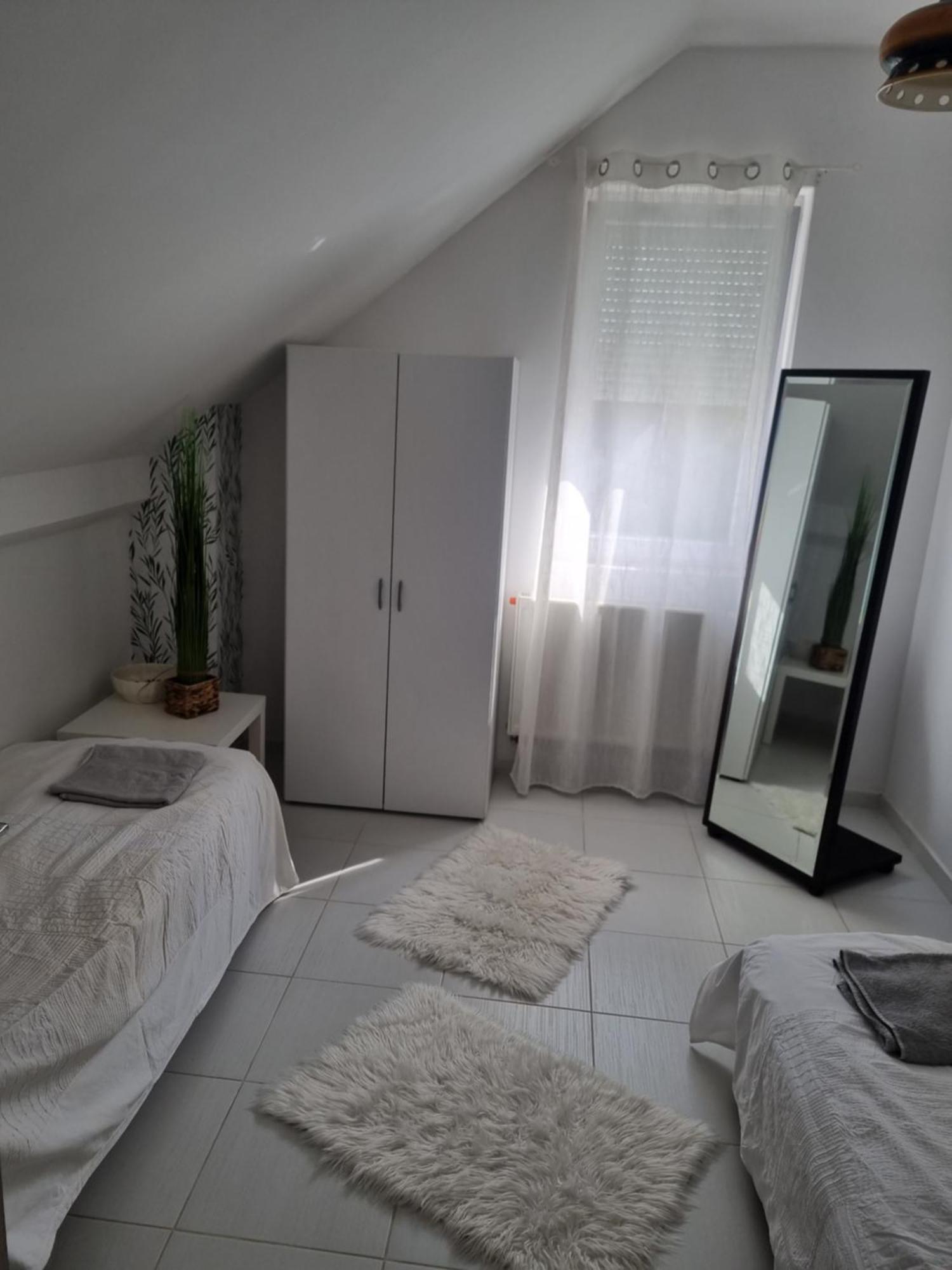 Sosto Apartman Szekesfehervar Bagian luar foto